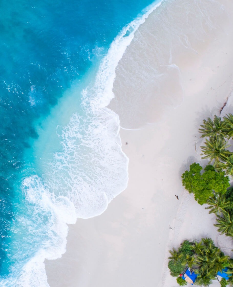 sandy-beach-at-mira-coral-bay